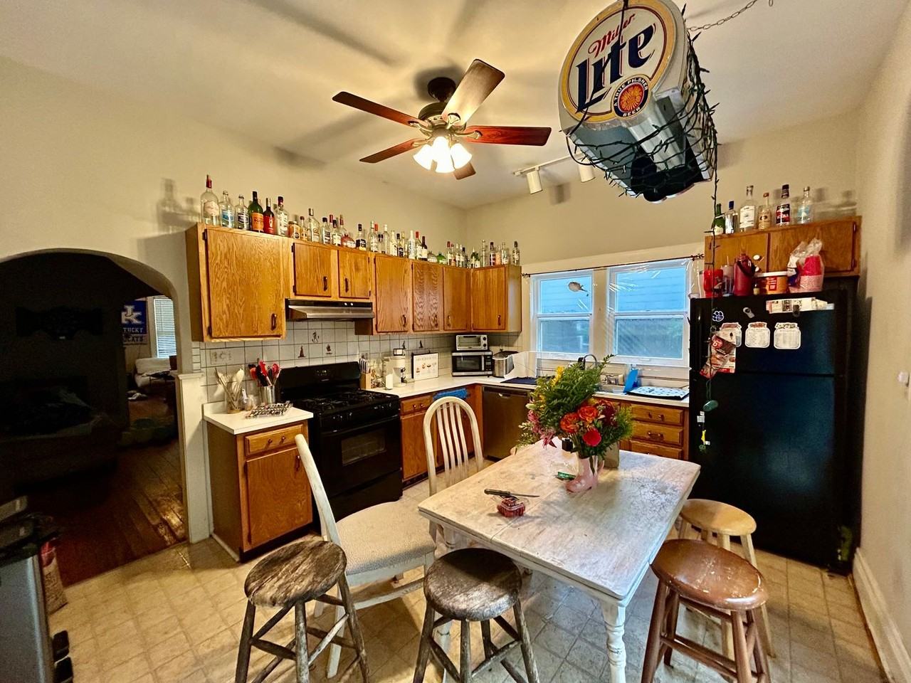 340 Oldham Ave - Photo 5 of 11