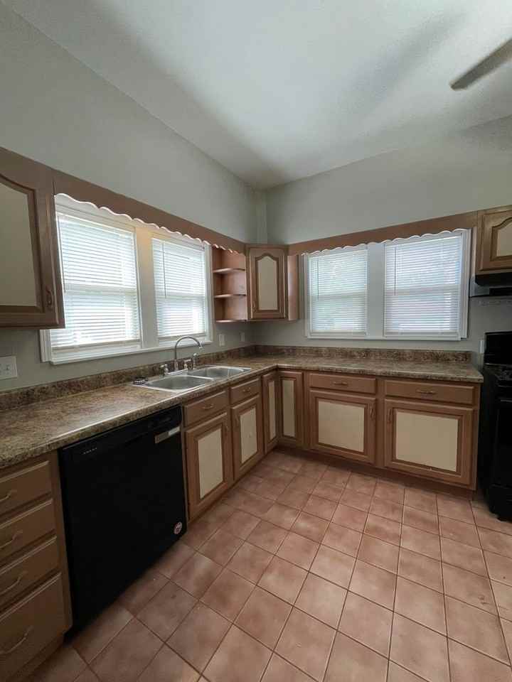 1902 N 16th St - Photo 2 of 24