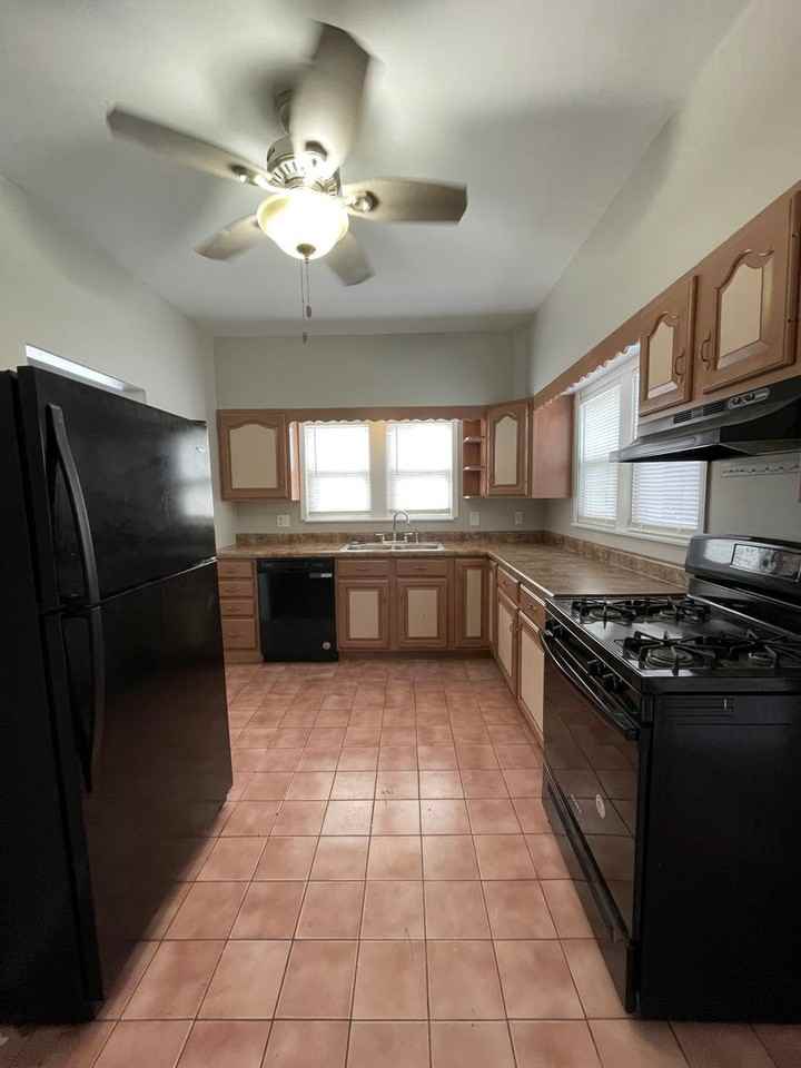 1902 N 16th St - Photo 3 of 24