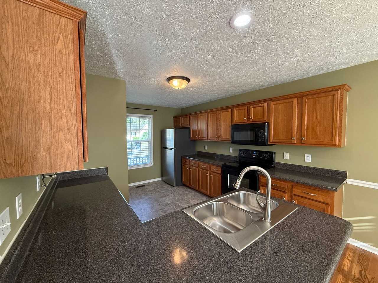 152 N Wagon Trl - Photo 3 of 16