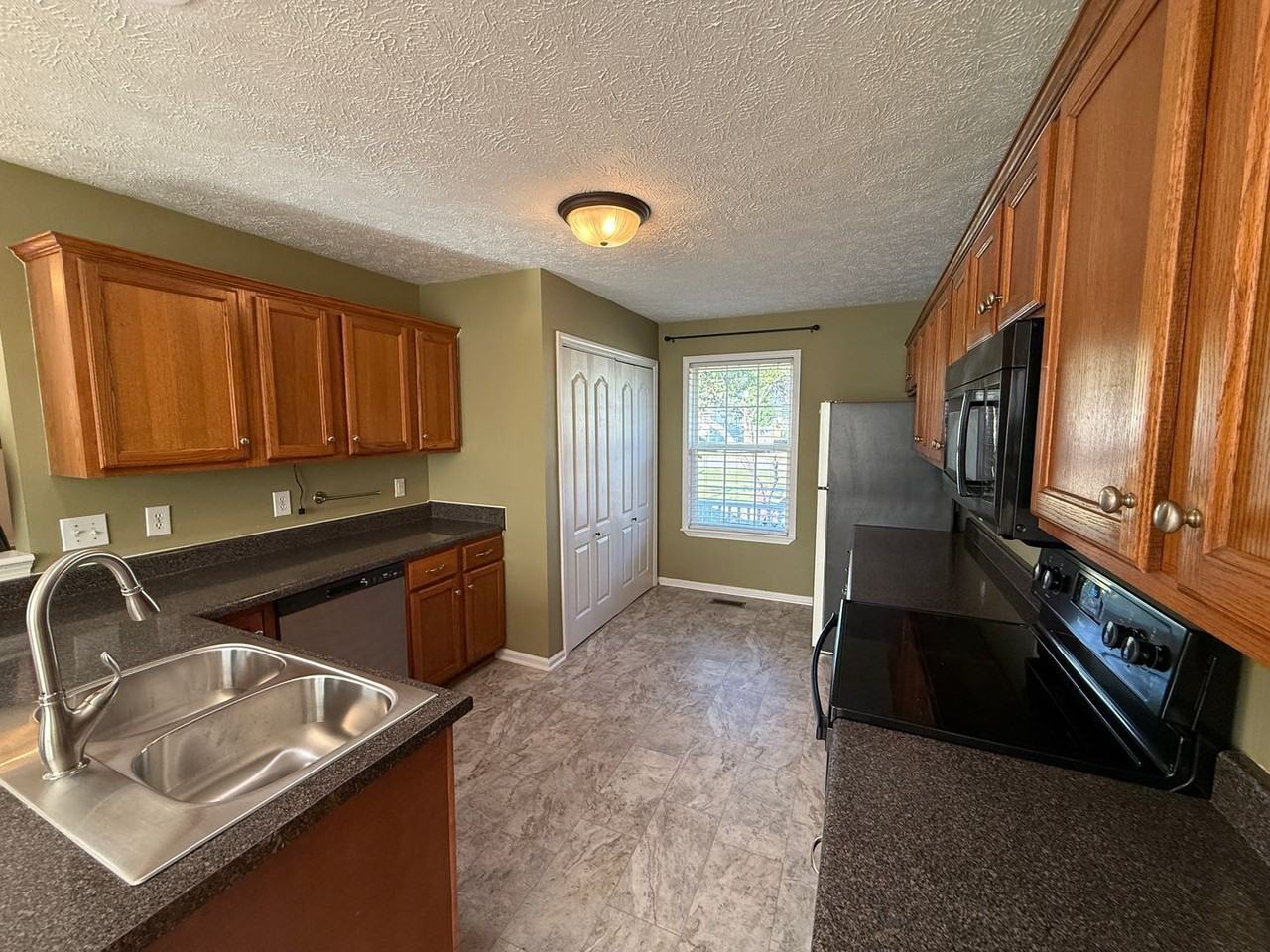152 N Wagon Trl - Photo 4 of 16