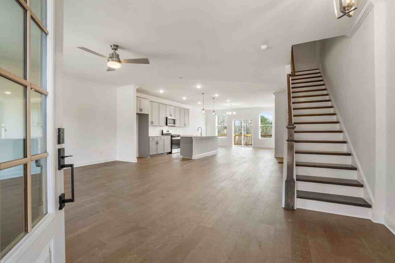634 Oakleaf Grove Ln - Photo 4 of 40