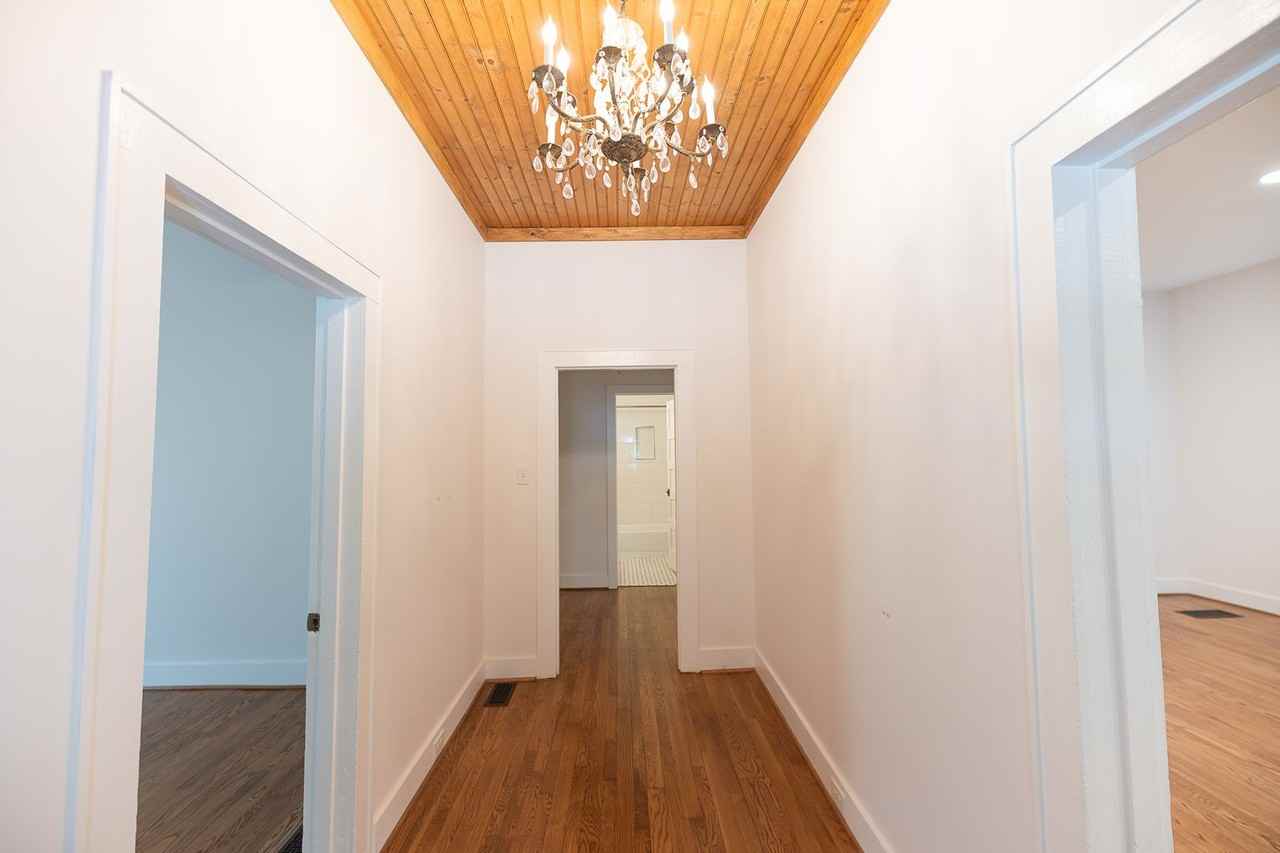 1004 Albert St - Photo 3 of 29