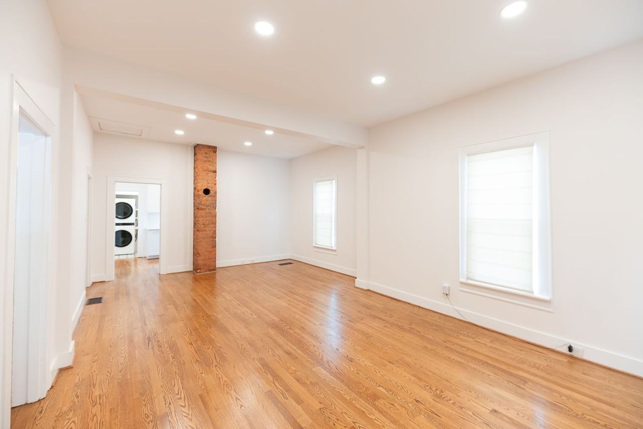 1004 Albert St - Photo 4 of 29
