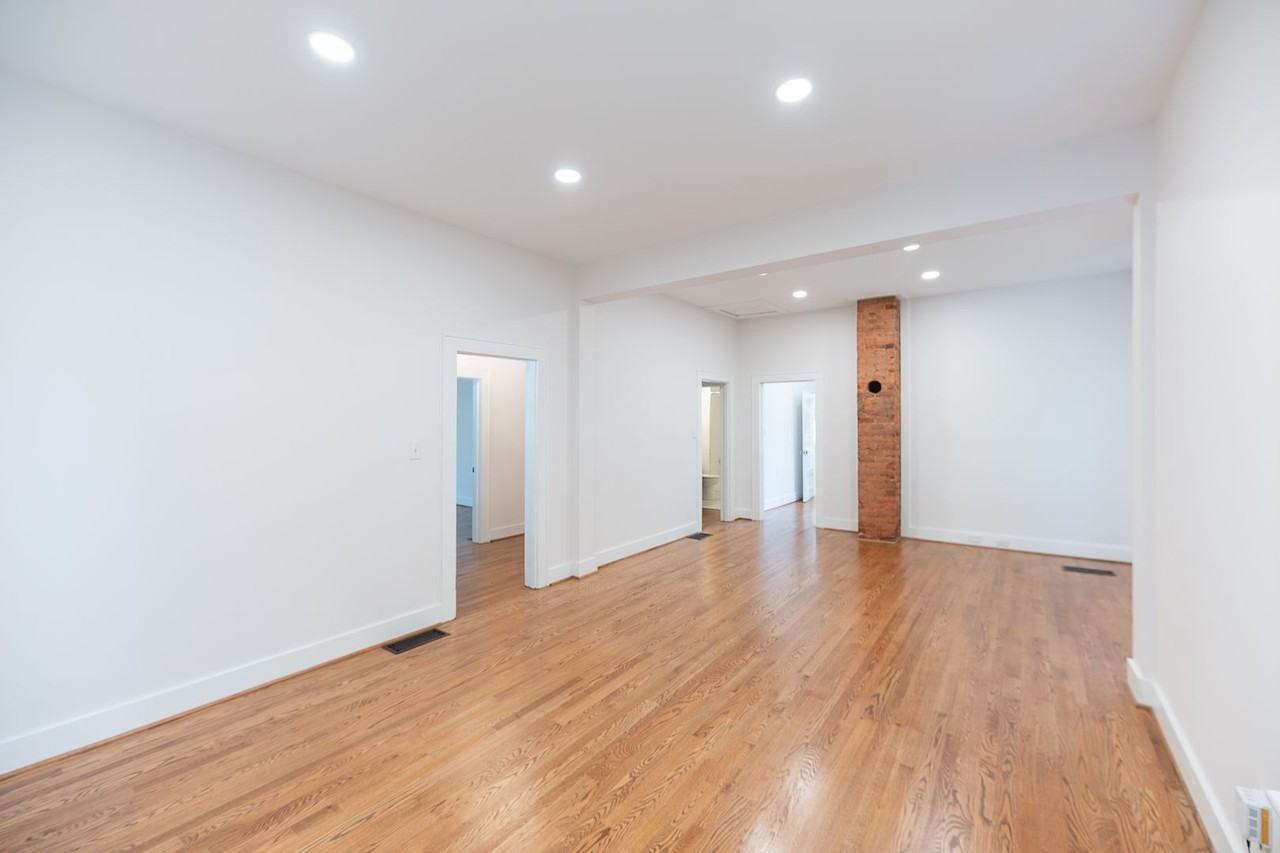 1004 Albert St - Photo 5 of 29