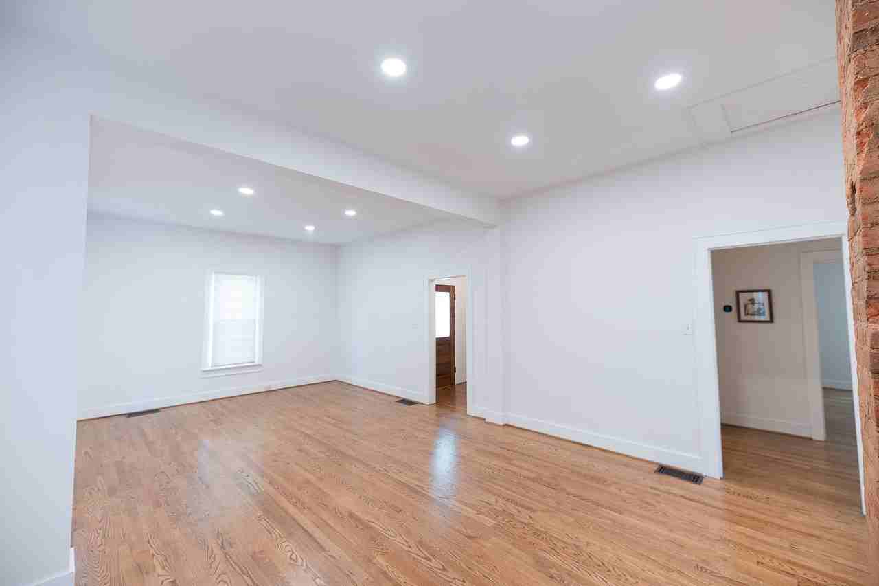 1004 Albert St - Photo 6 of 29