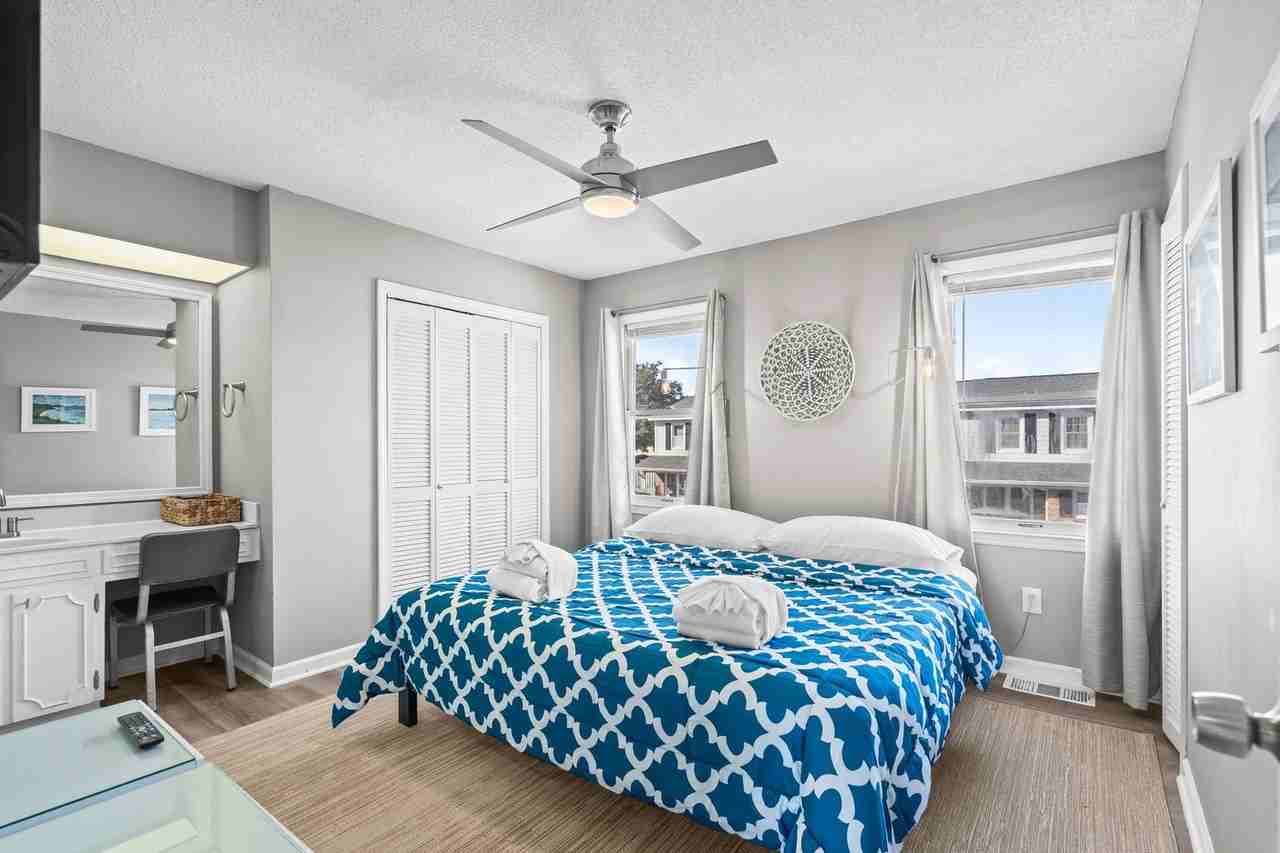 405 13th Ave S - Photo 5 of 49
