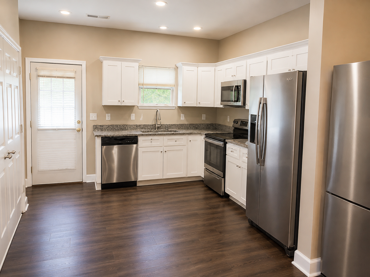 275 American Ave - Photo 3 of 13