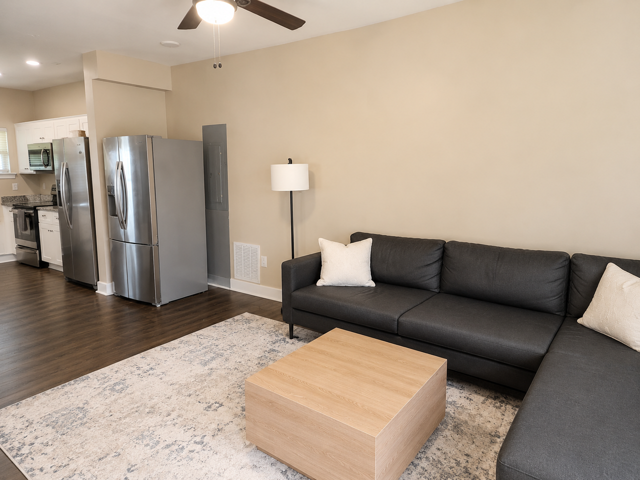 275 American Ave - Photo 4 of 13