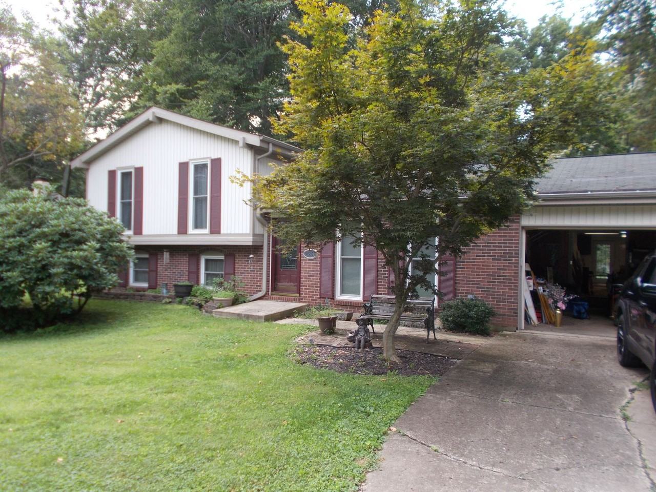 2250 Autumn Way - Photo 2 of 27
