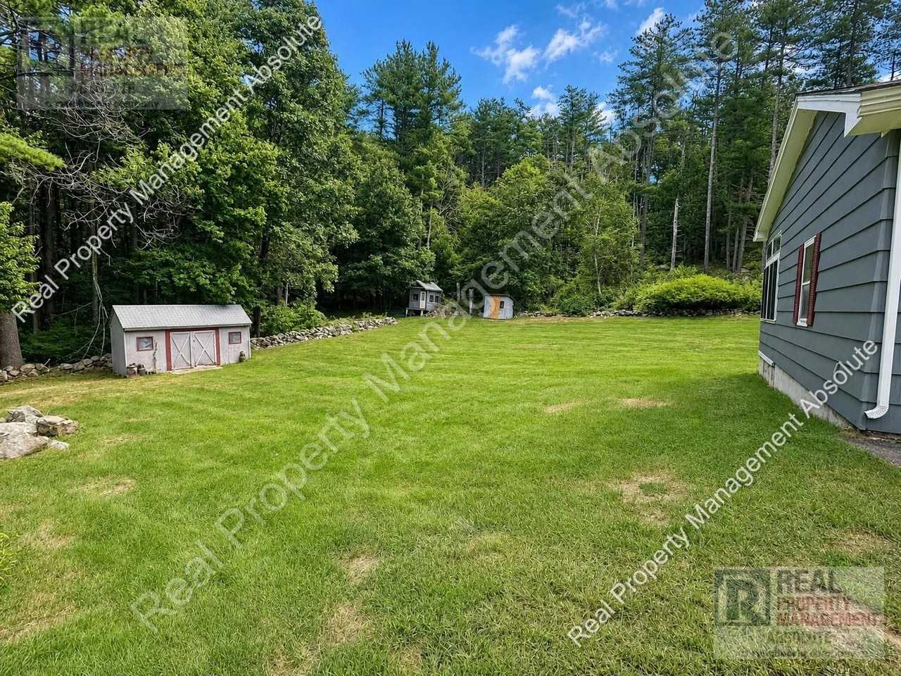 324 Mammoth Rd - Photo 5 of 44