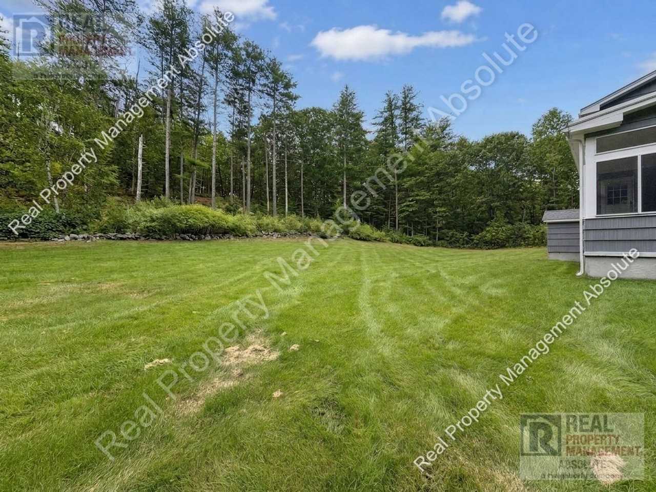324 Mammoth Rd - Photo 6 of 44