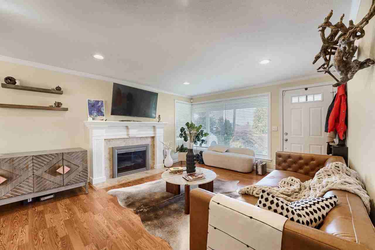 7541 S Sunnycrest Rd - Photo 3 of 23