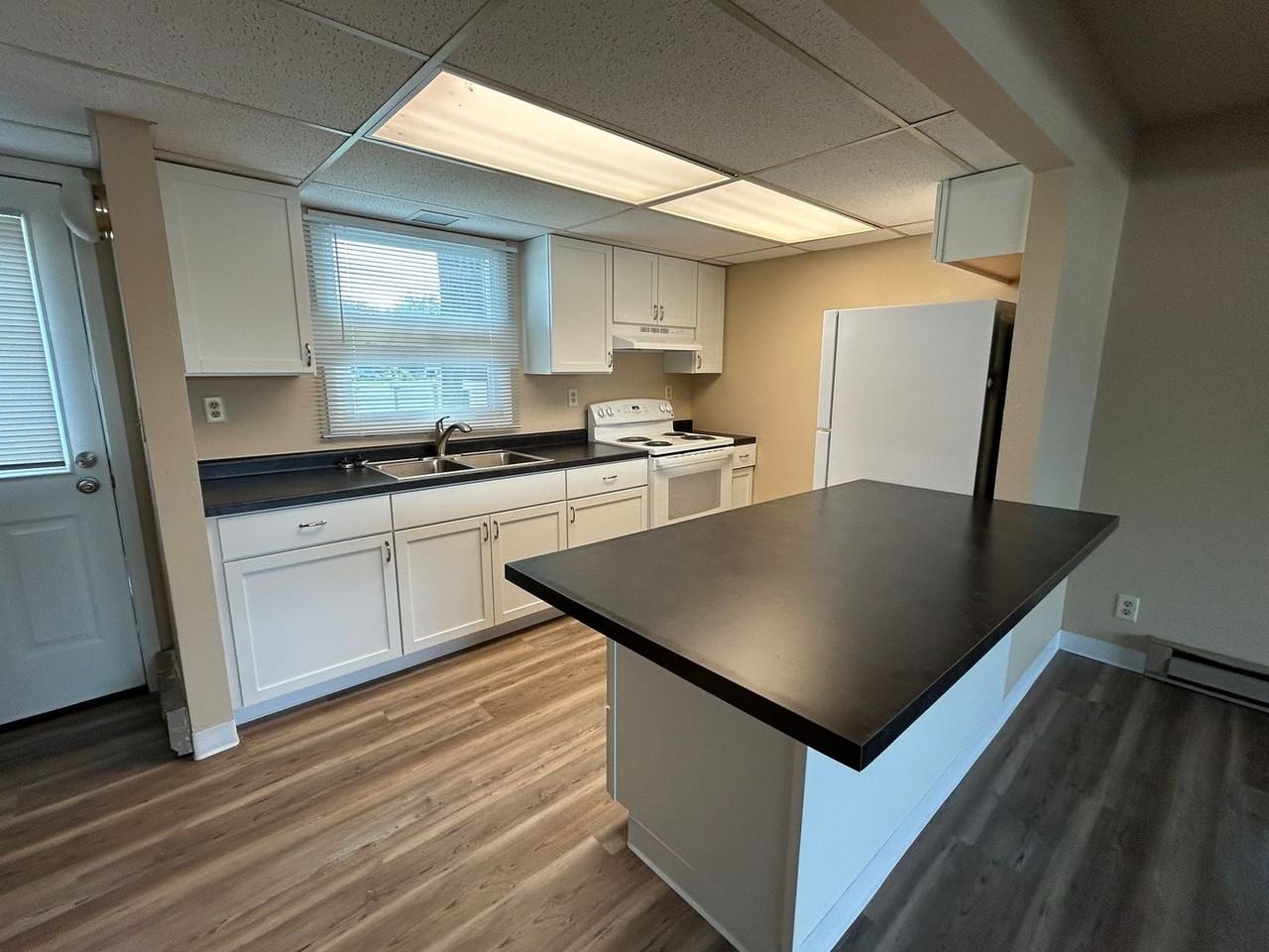 380 9th Ave E - Photo 5 of 15