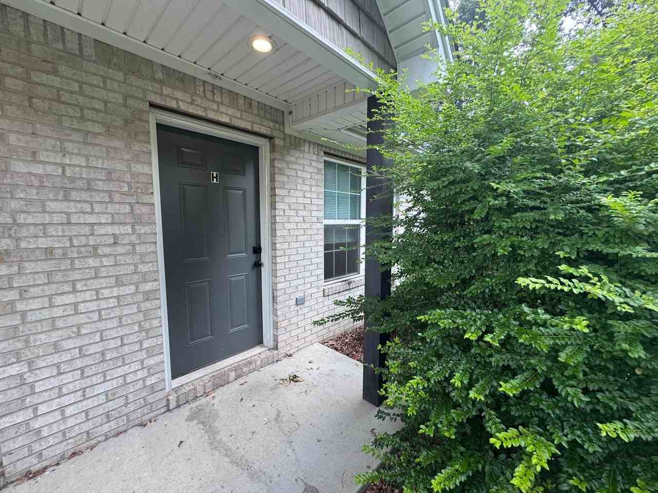 1314 Poplar St - Photo 3 of 15