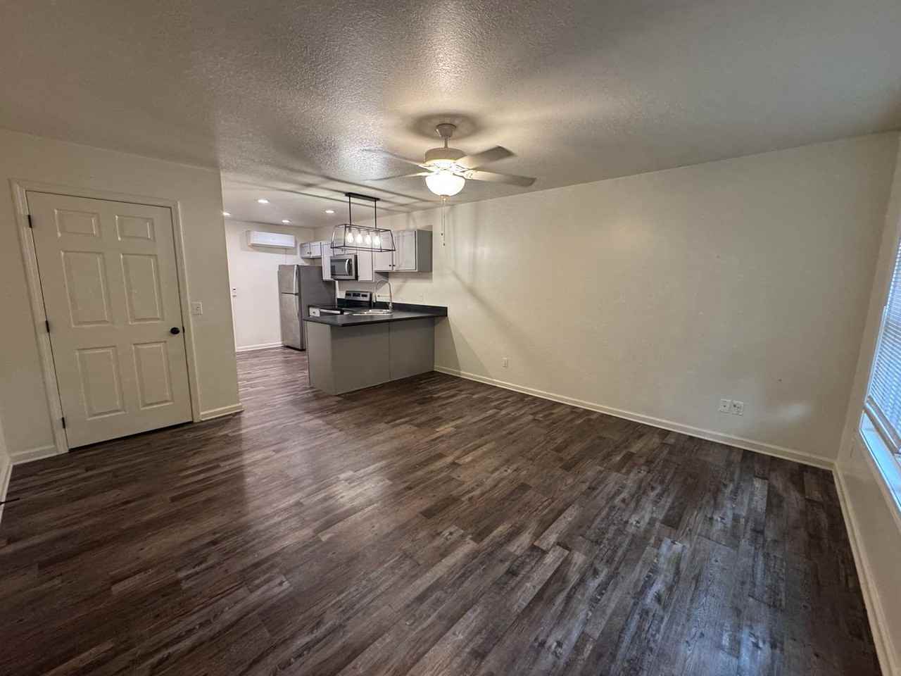 1314 Poplar St - Photo 4 of 15