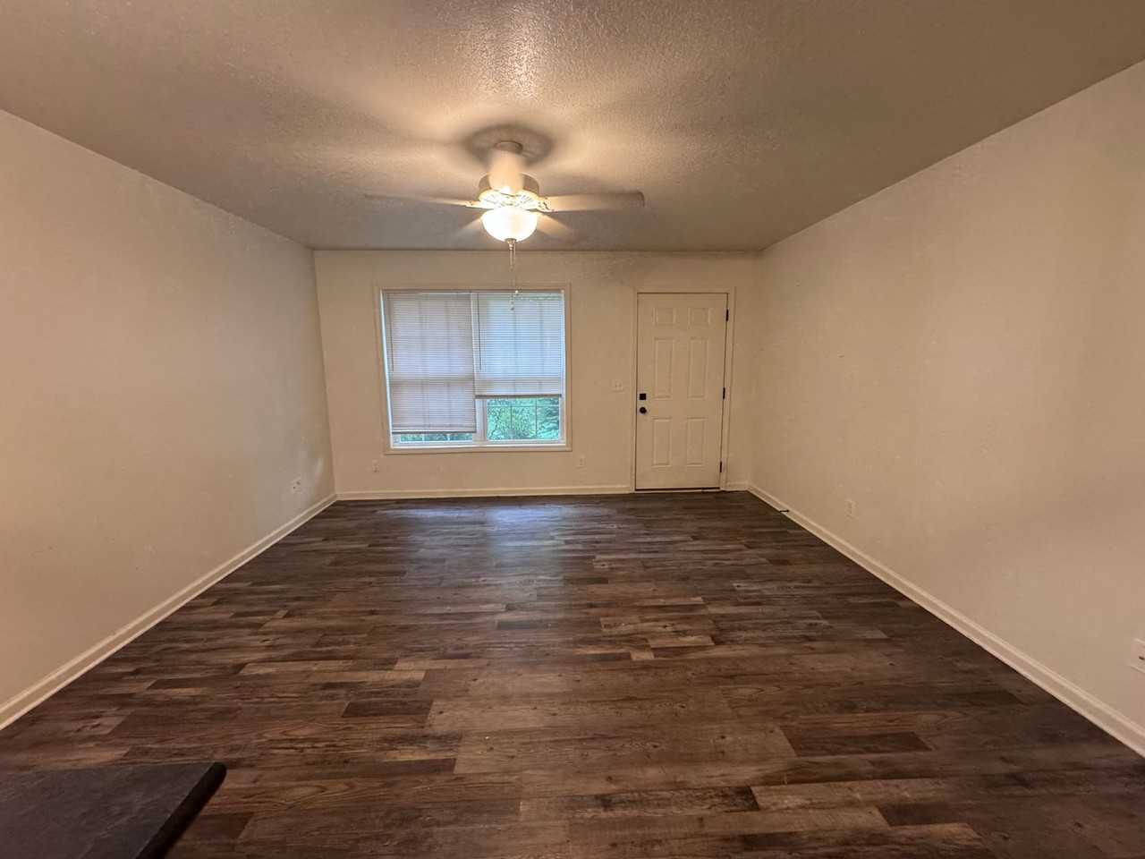 1314 Poplar St - Photo 5 of 15