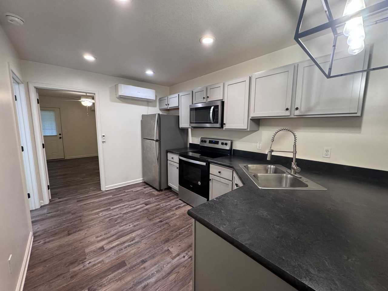 1314 Poplar St - Photo 6 of 15