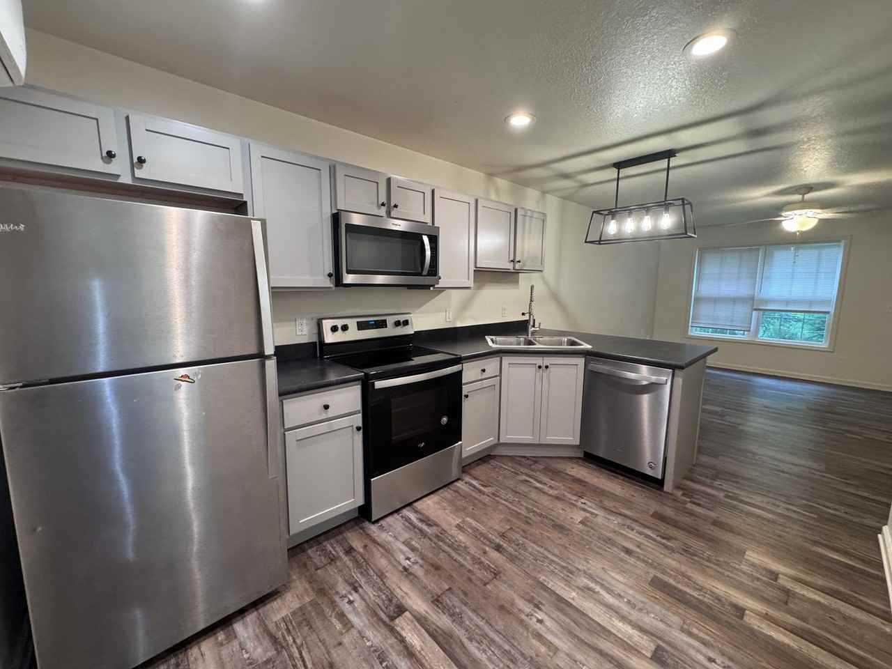 1314 Poplar St - Photo 7 of 15