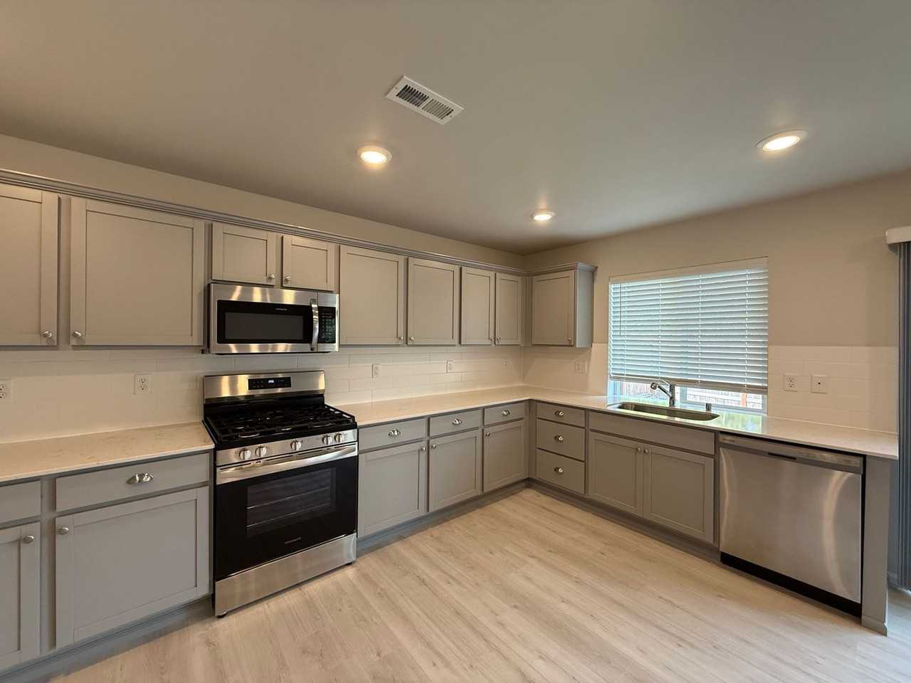 1055 17th Ave #177 - Photo 3 of 23