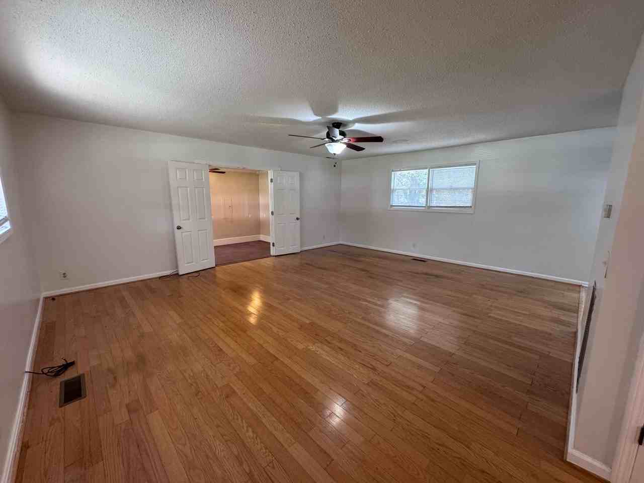 1709 Oak Hill Dr - Photo 3 of 34