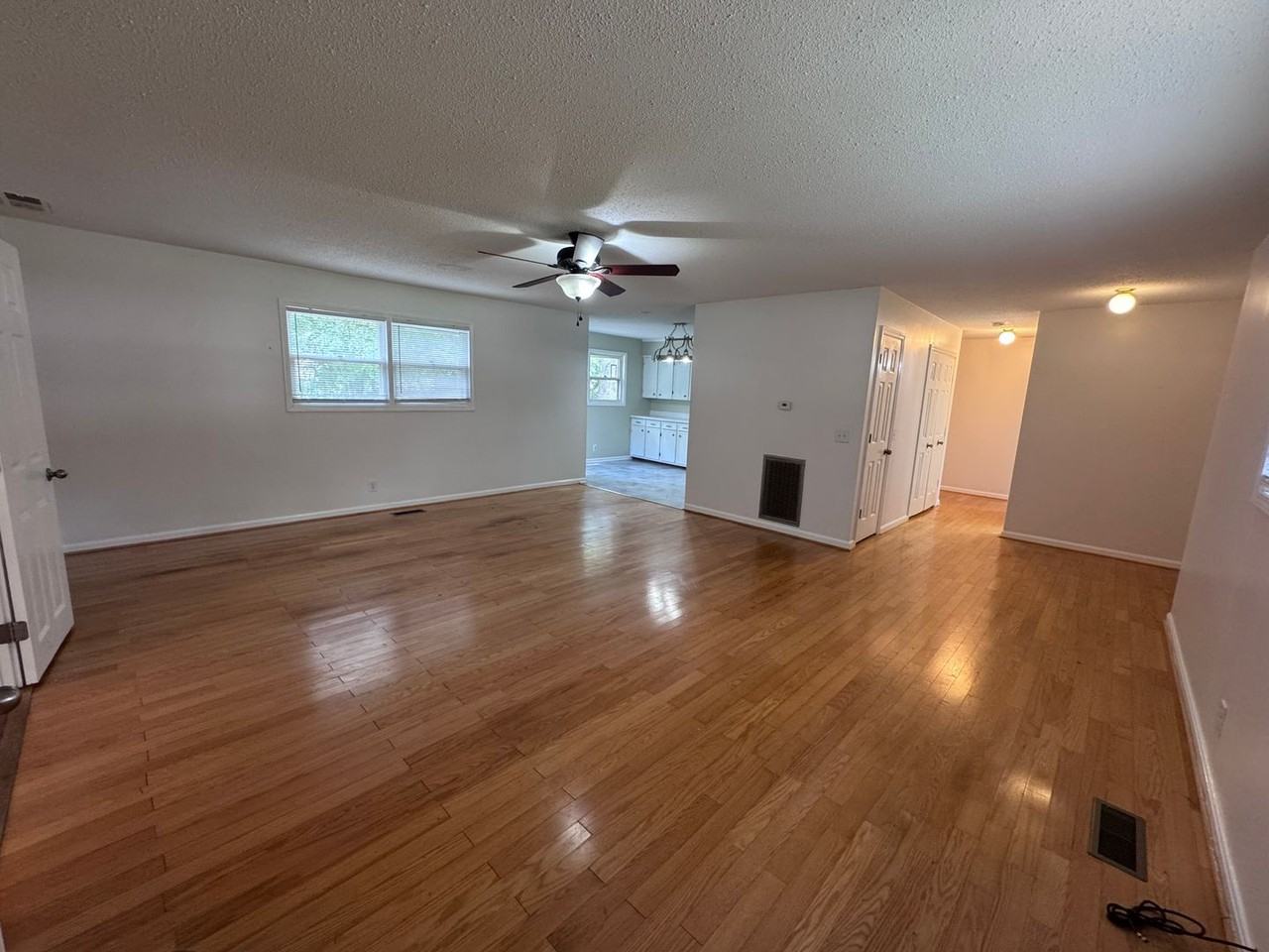 1709 Oak Hill Dr - Photo 6 of 34