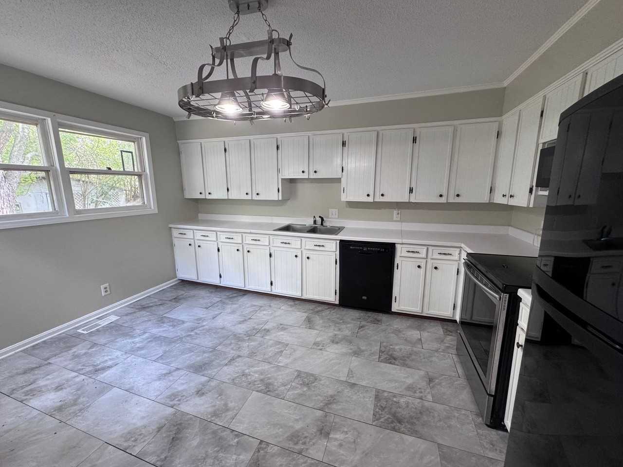 1709 Oak Hill Dr - Photo 7 of 34