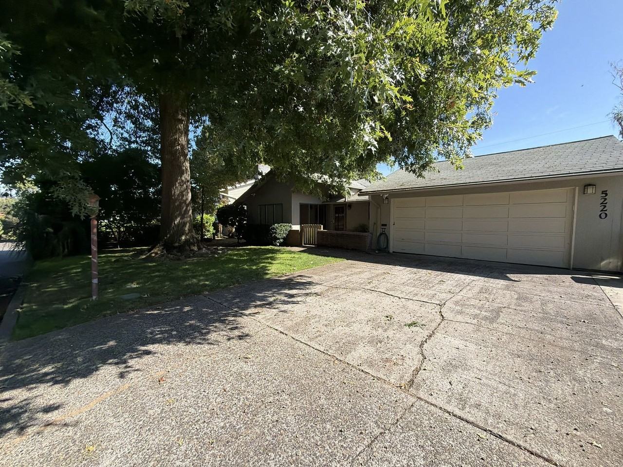 5220 Se 33rd Pl - Photo 2 of 43