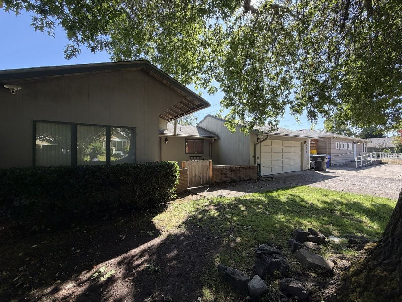 5220 Se 33rd Pl - Photo 3 of 43