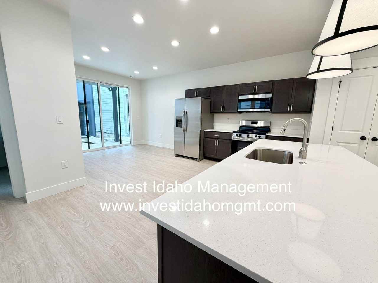 6251 W Poplar St - Photo 4 of 44