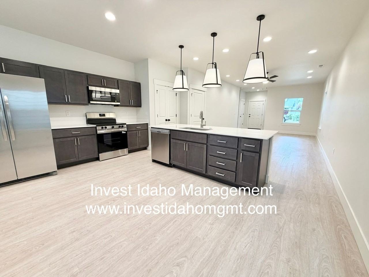 6251 W Poplar St - Photo 5 of 44