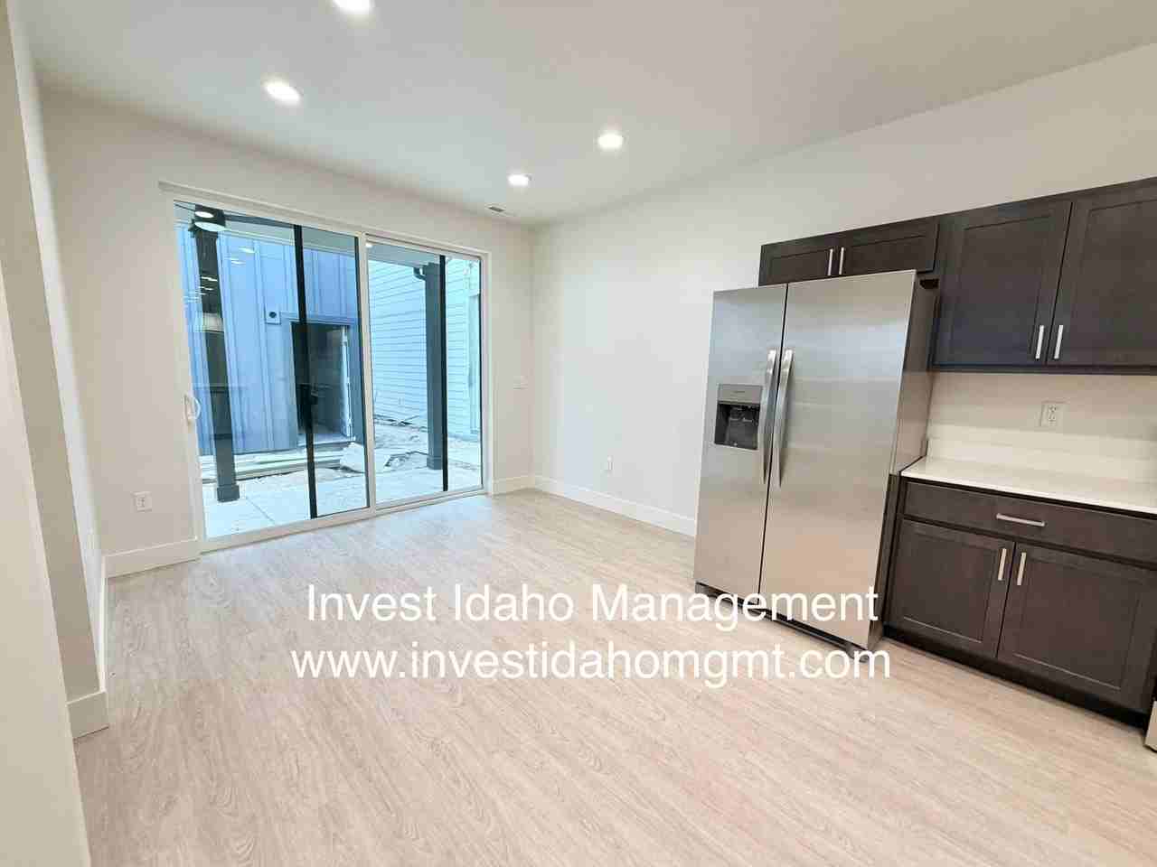 6251 W Poplar St - Photo 6 of 44