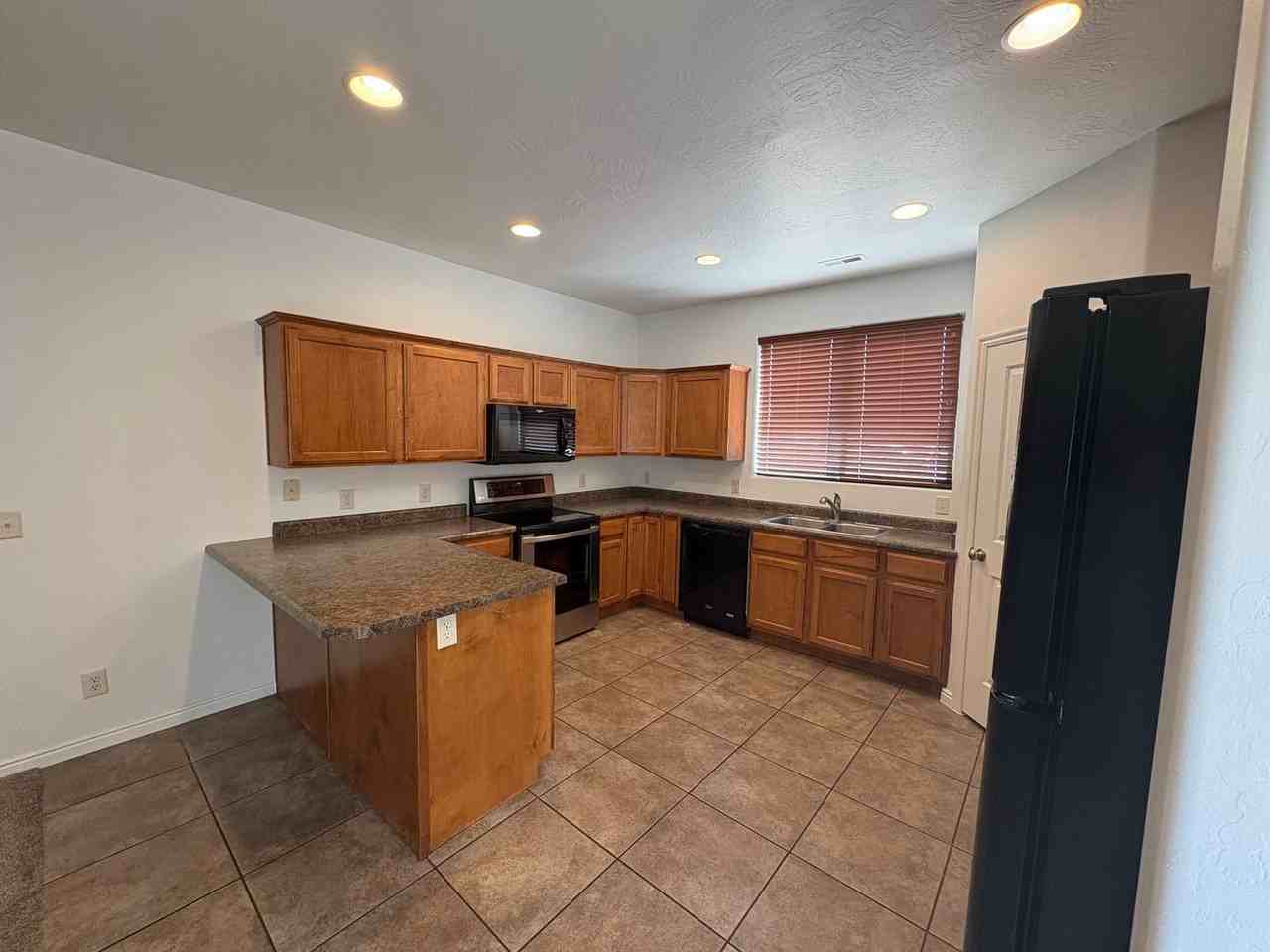 520 N 2480 W - Photo 4 of 21