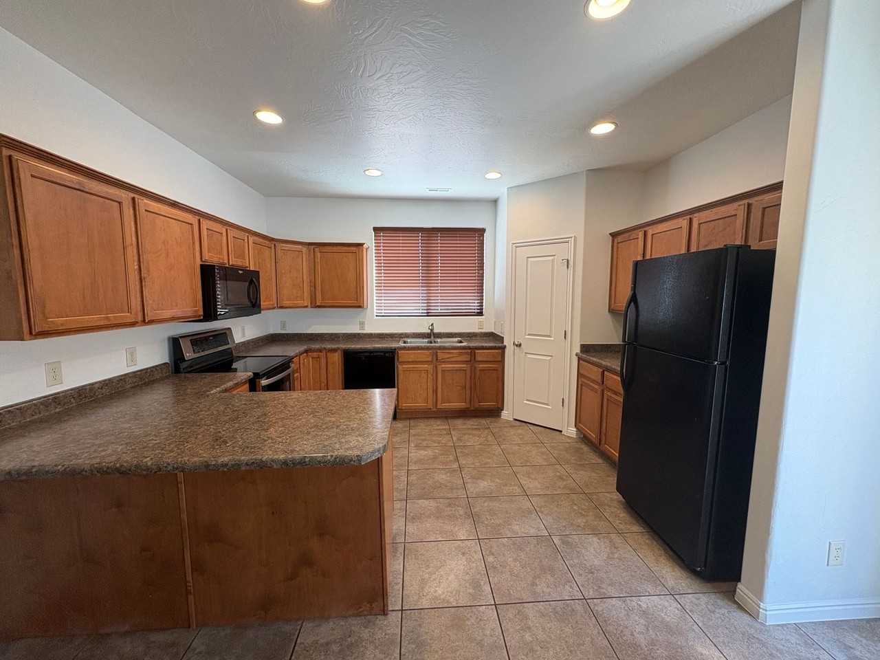 520 N 2480 W - Photo 5 of 21