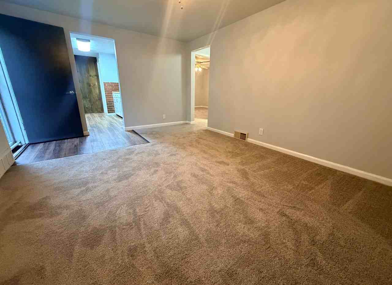 3137 Bermuda Ln - Photo 4 of 15