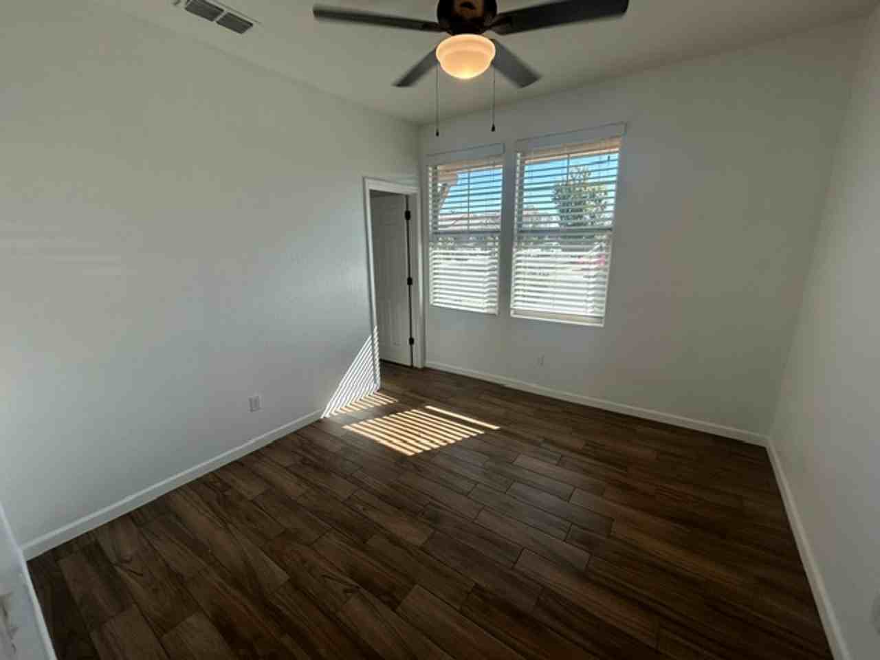 3239 N Elm St - Photo 3 of 27