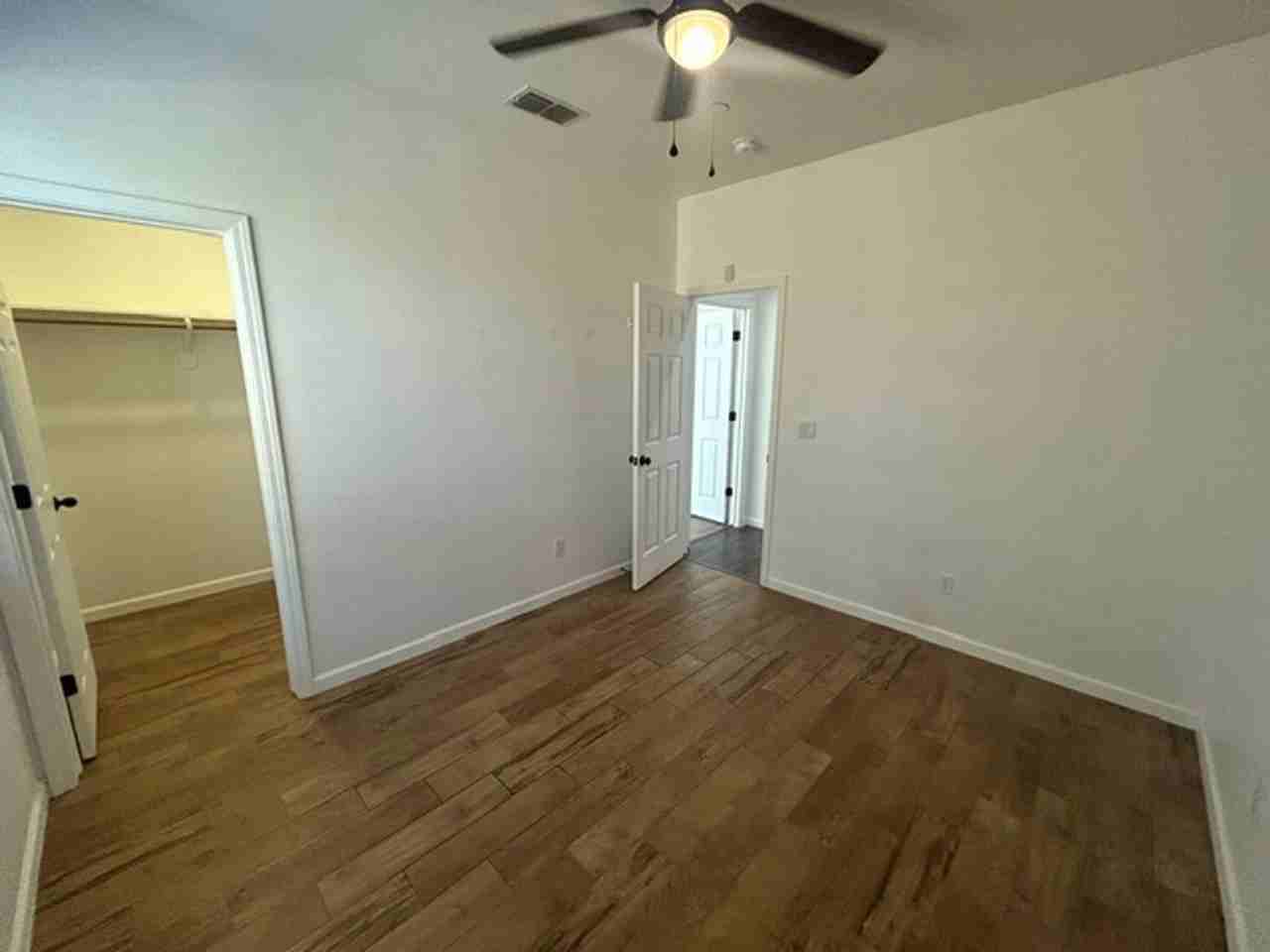 3239 N Elm St - Photo 4 of 27