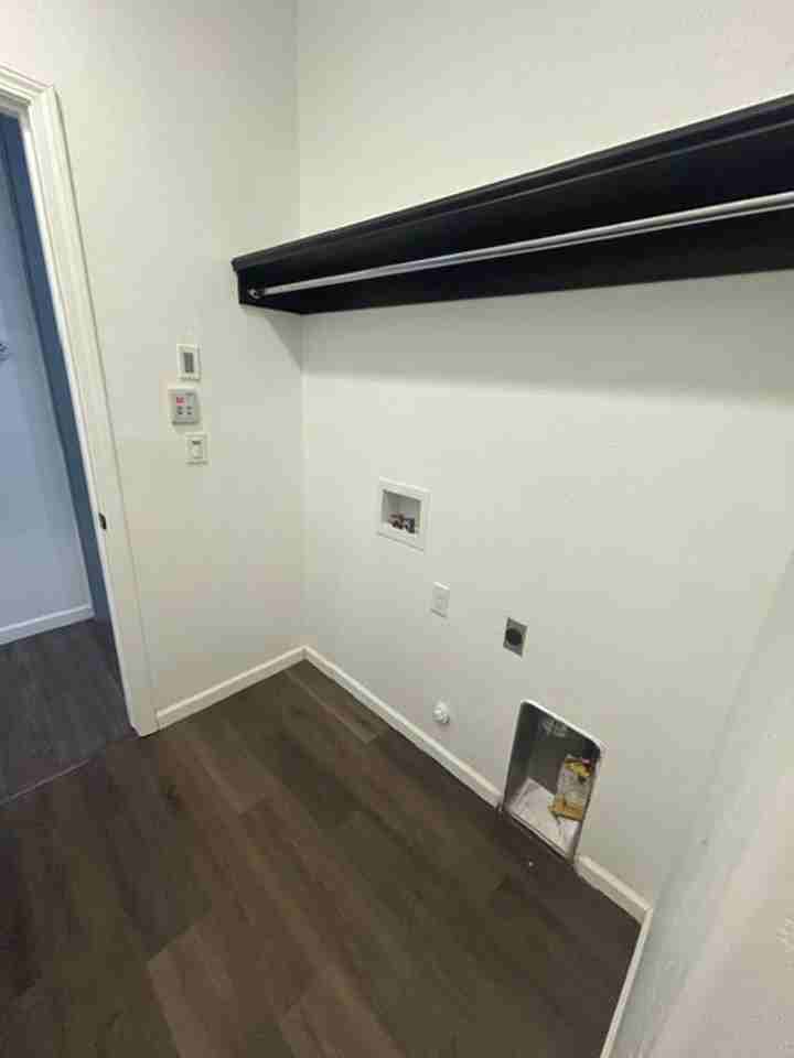 3239 N Elm St - Photo 7 of 27