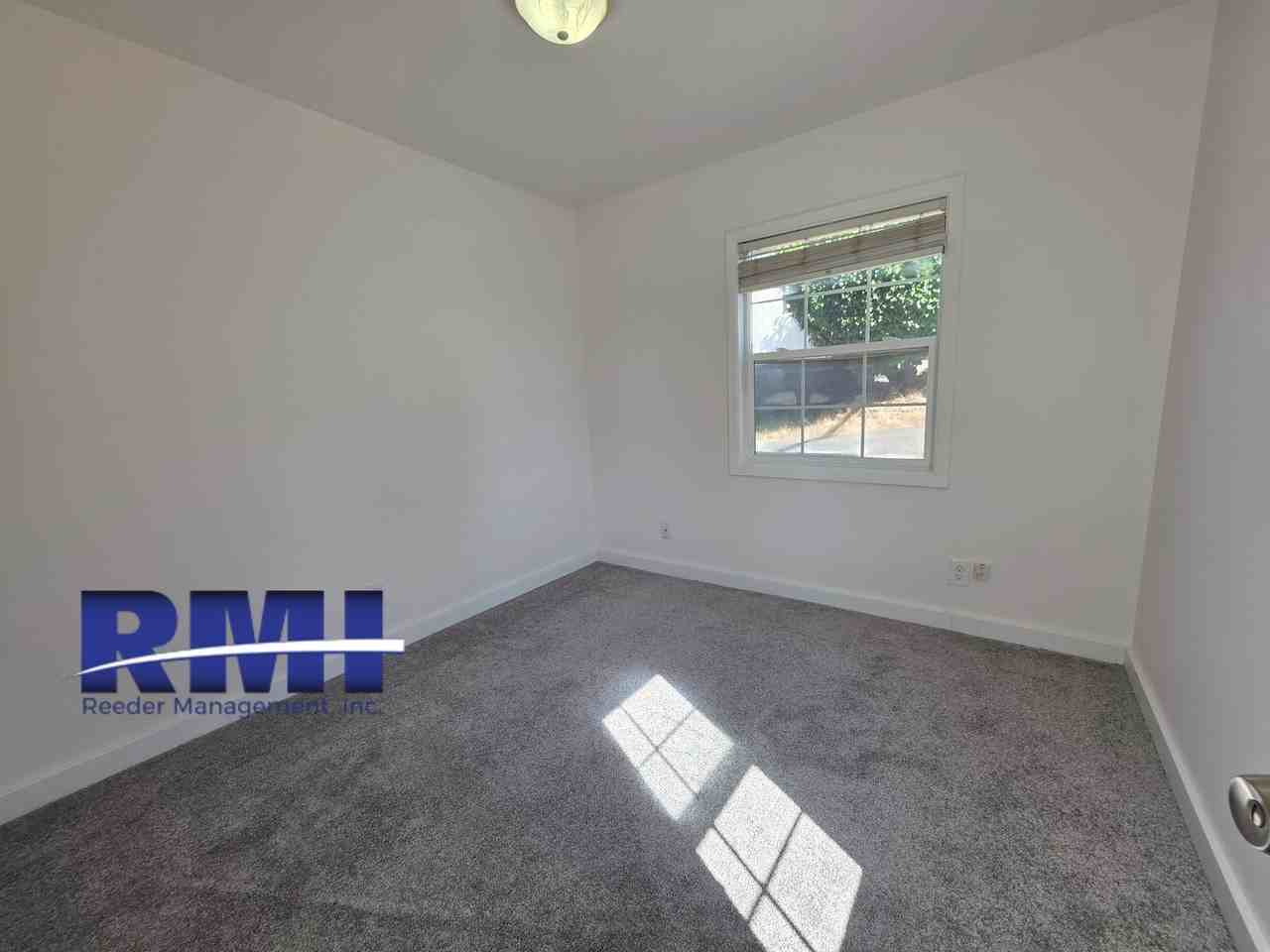 2214 15th St - Photo 6 of 10