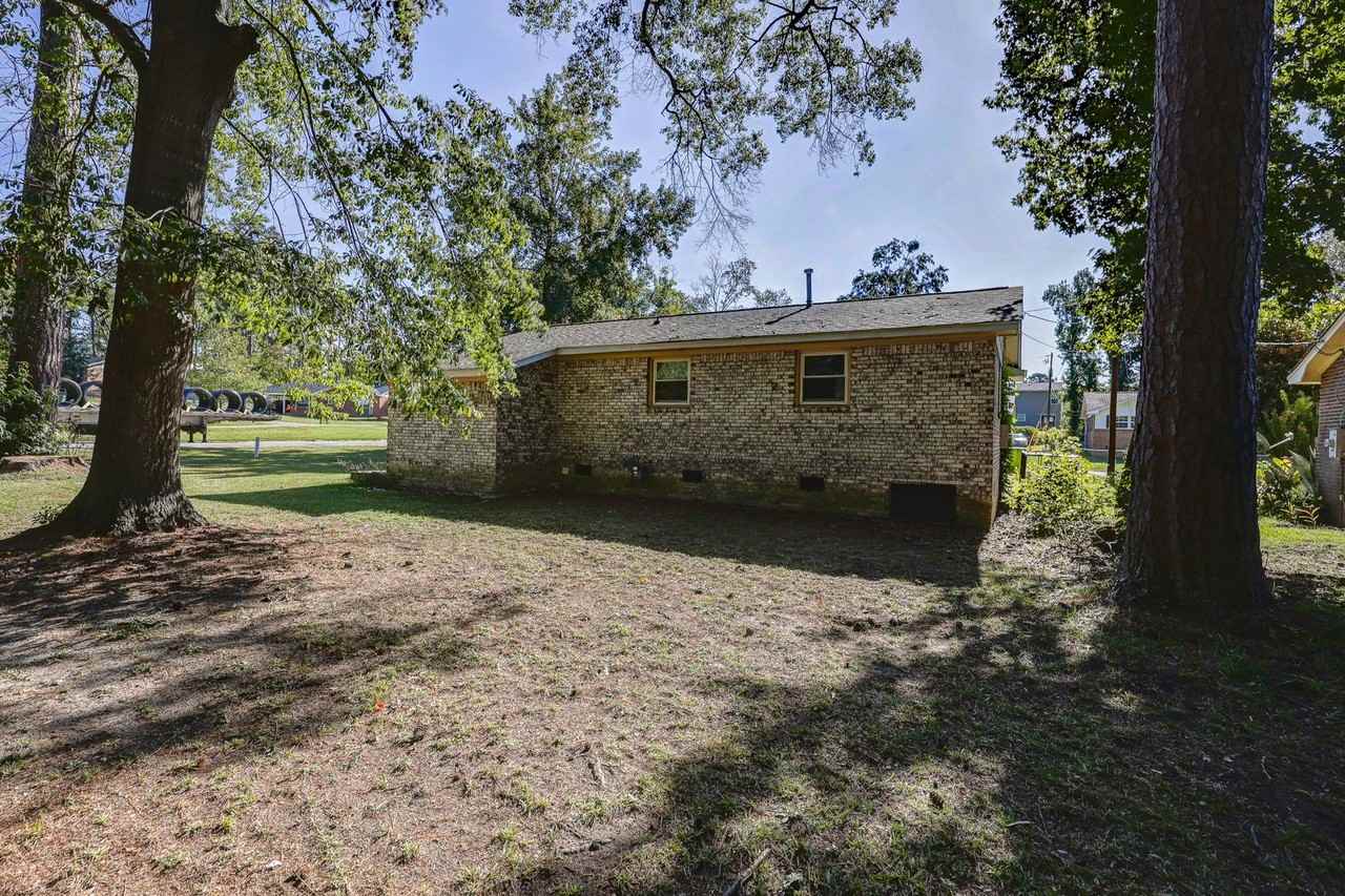 3621 Baywater Dr - Photo 3 of 28