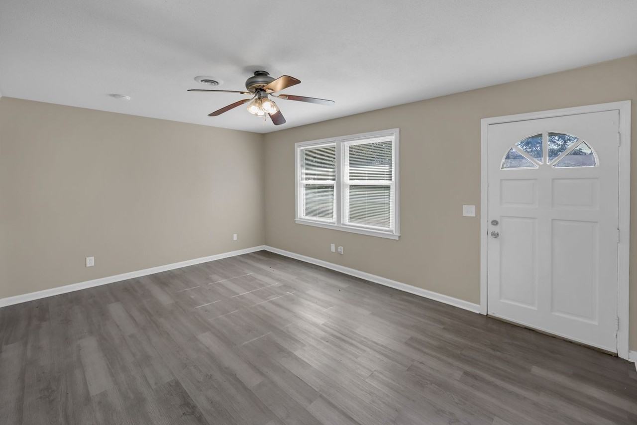 3621 Baywater Dr - Photo 4 of 28