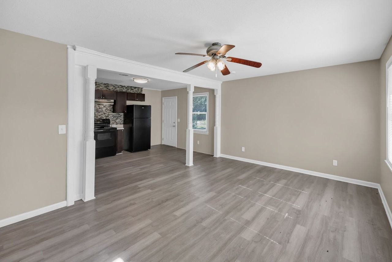 3621 Baywater Dr - Photo 5 of 28
