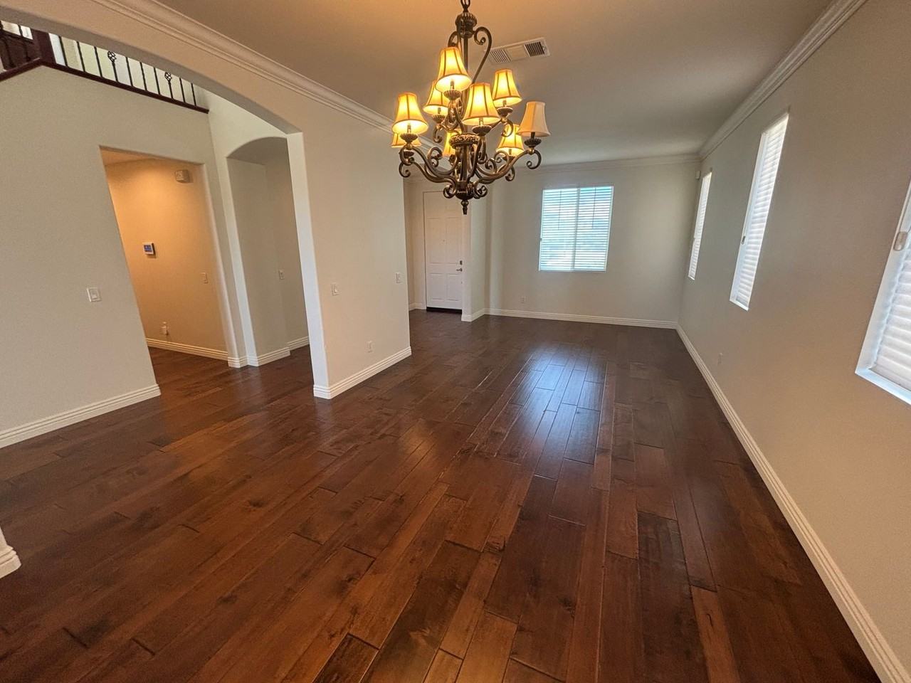 2307 Thorncroft Cir - Photo 5 of 22