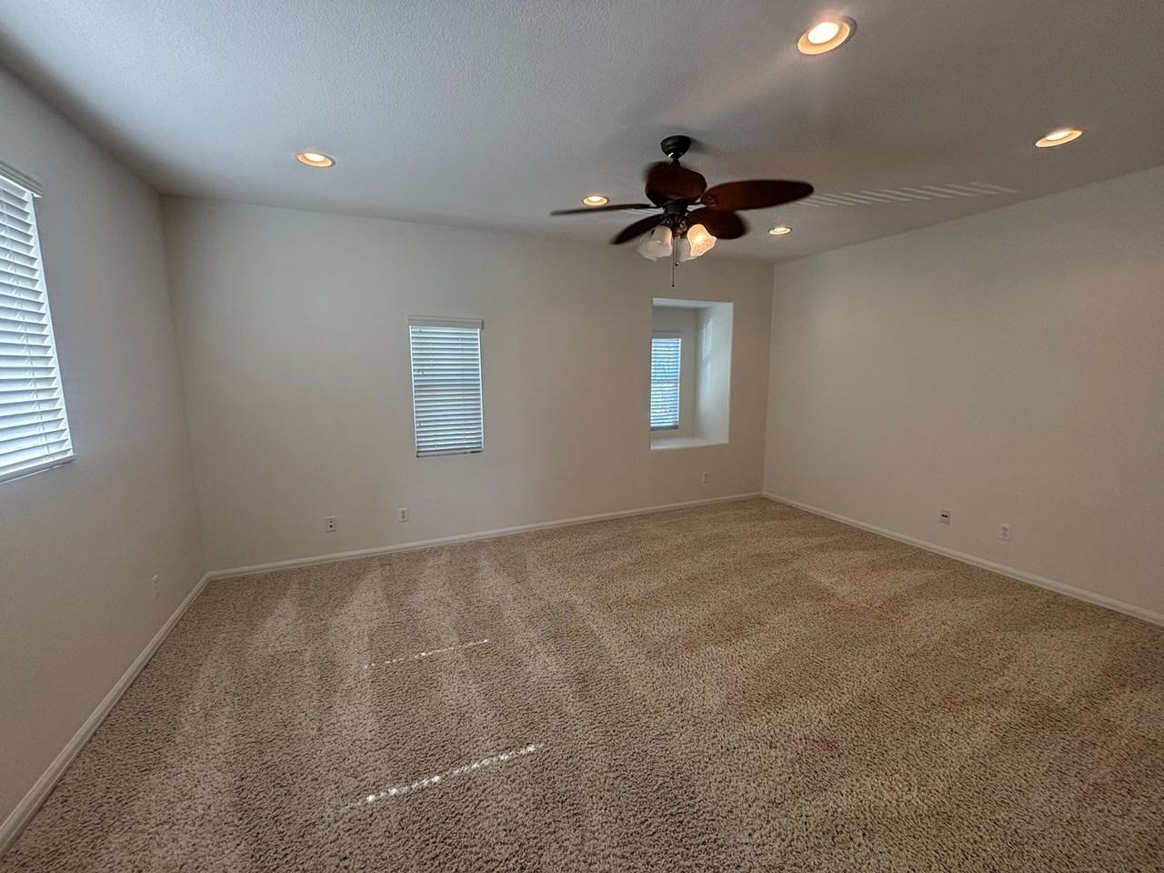 2307 Thorncroft Cir - Photo 7 of 22