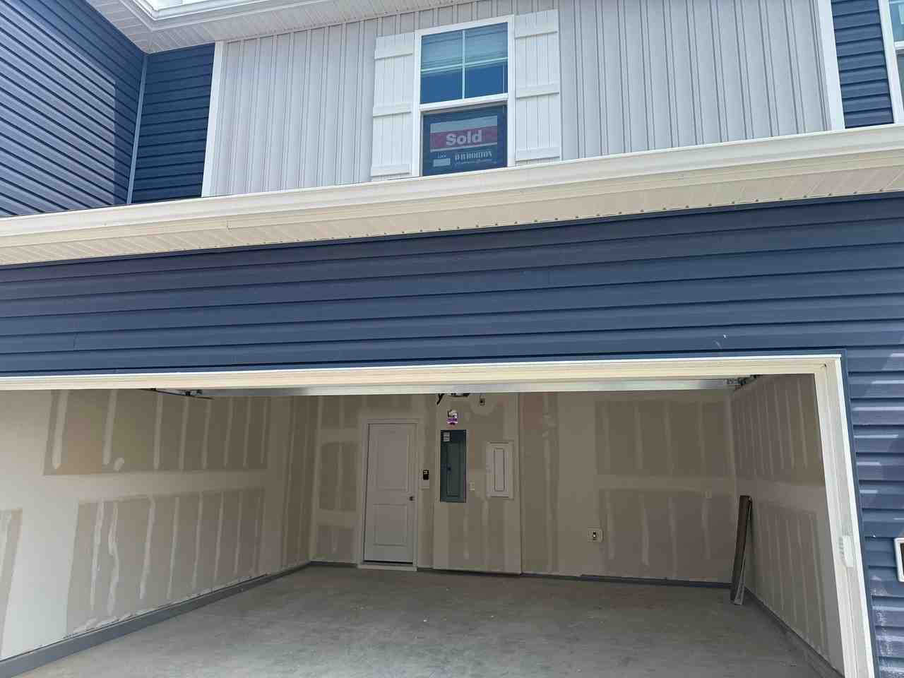 1388 Marinelli Dr E - Photo 5 of 38