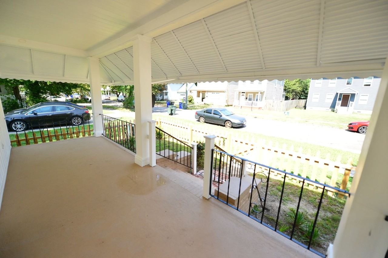 1301 W 37th St - Photo 4 of 30