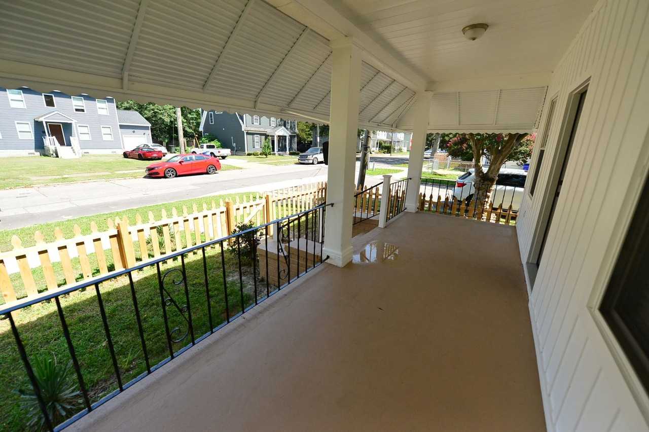 1301 W 37th St - Photo 5 of 30