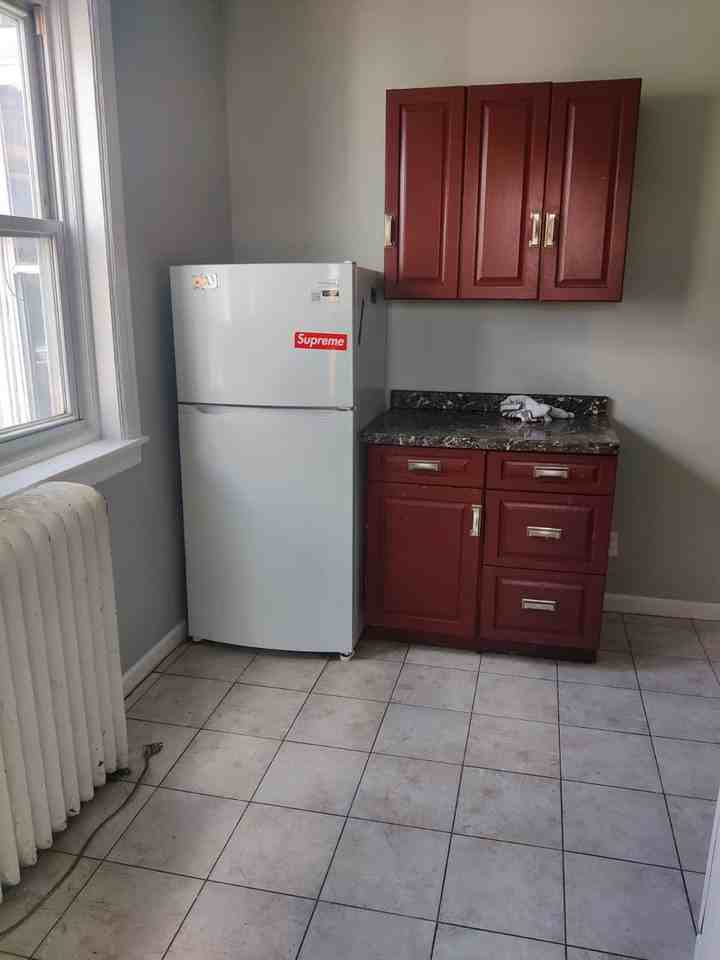 403 E Rockland St - Photo 2 of 7