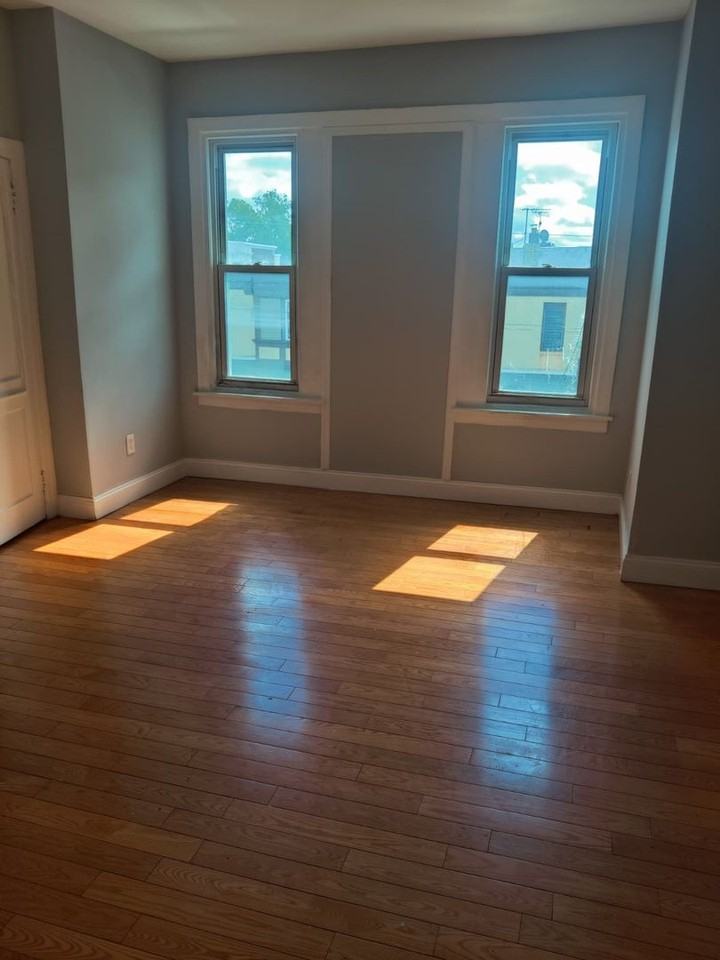 403 E Rockland St - Photo 4 of 7