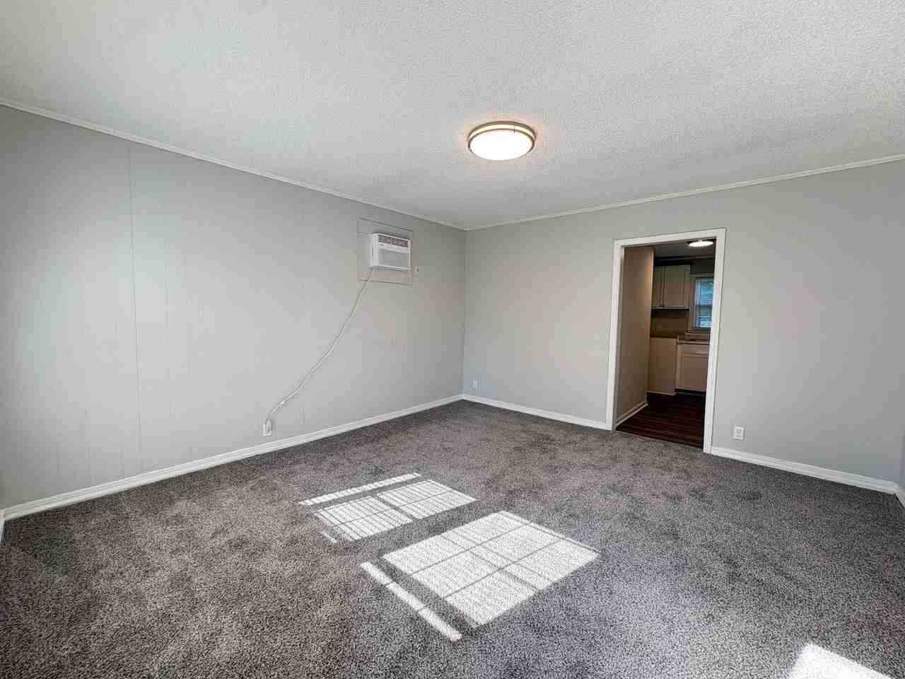 113 Pond St - Photo 3 of 16